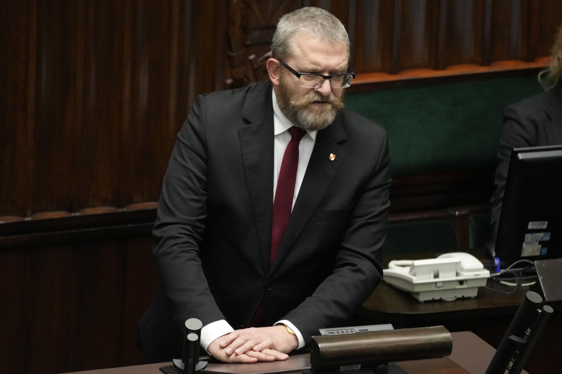 Right-wing lawmaker Grzegorz Braun speaks to parliament in Warsaw, Poland, on Dec. 11, 2023. Right-wing lawmaker Grzegorz Braun speaks to parliament in Warsaw, Poland, on Dec. 11, 2023. - Sputnik International, 1920, 19.05.2025