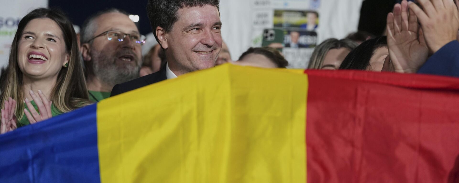 Presidential candidate Nicusor Dan speaks to media after polls closed for the second round of the country's presidential election redo in Bucharest, Romania, Sunday, May 18, 2025.  - Sputnik International, 1920, 19.05.2025