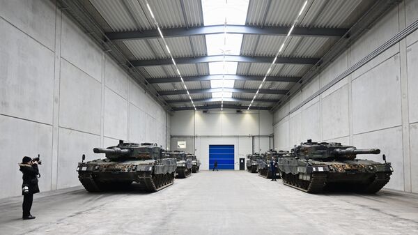 A view of Leopard 2 tanks at a production line. February 2024 file photo. - Sputnik International