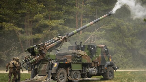 French soldiers fire a French-made CAESAR self-propelled howitzer during the Spring Storm 2023 military drills. - Sputnik International