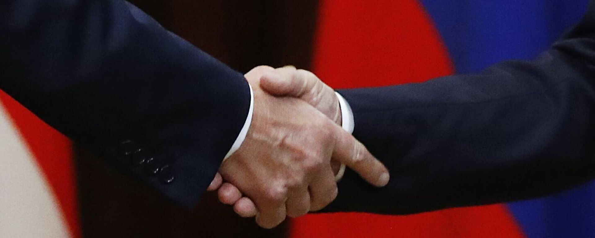 Handshake during a meeting between Russian President Vladimir Putin and US President Donald Trump at the presidential palace in Helsinki. Handshake during a meeting between Russian President Vladimir Putin and US President Donald Trump at the presidential palace in Helsinki. - Sputnik International, 1920, 23.10.2025
