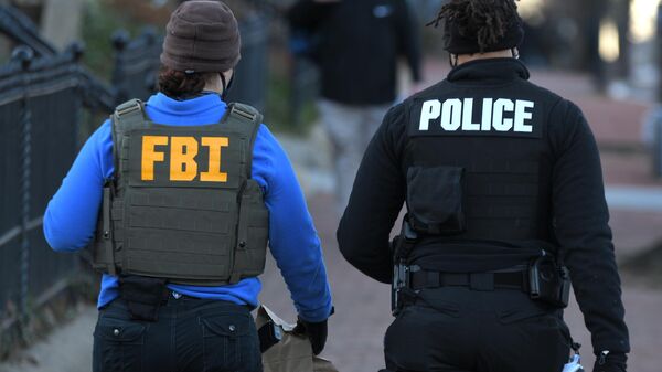 FBI and police officers outside the Capitol building in Washington before the inauguration of the US President-elect. - Sputnik International