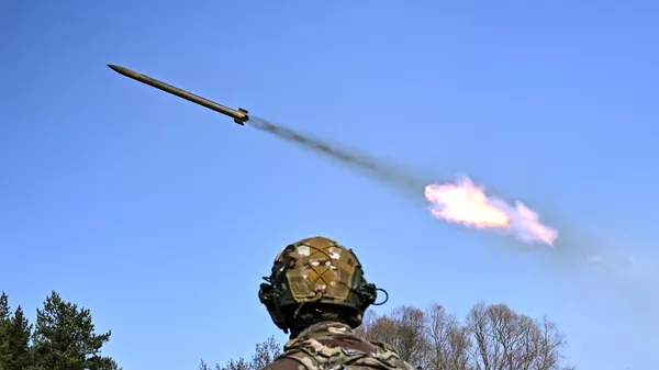 A Russian serviceman of the 40th Separate Guards Naval Infantry Brigade of the Sever Group of Forces watches as a rocket flies from a BM-21 Grad multiple rocket launcher towards Ukrainian positions in Kursk region - Sputnik International