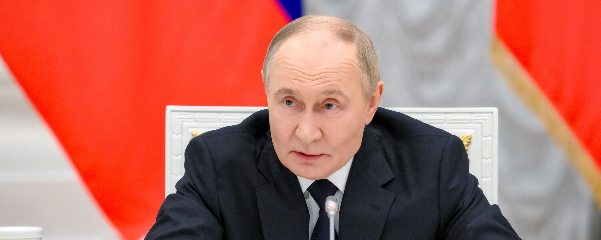 Russian President Vladimir Putin during a meeting with representatives of Russian business circles. - Sputnik International, 1920, 04.06.2025
