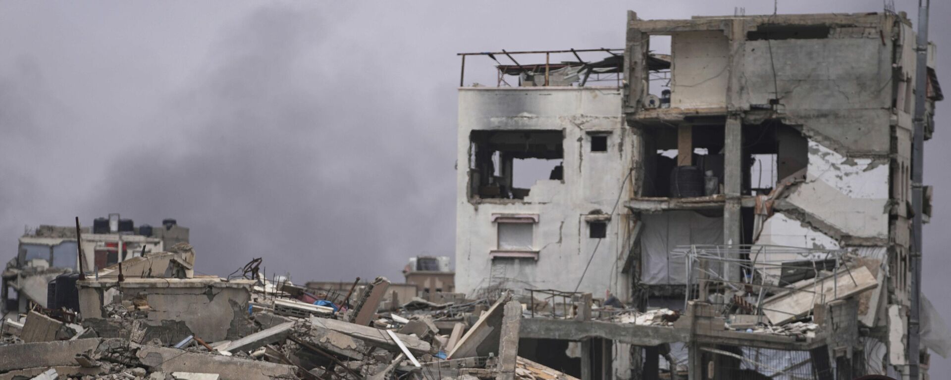 Displaced Palestinians fleeing Beit Lahia amid ongoing Israeli military operations in the Gaza Strip arrive in Jabalia, northern Gaza, on Sunday, May 18, 2025.  - Sputnik International, 1920, 30.07.2025