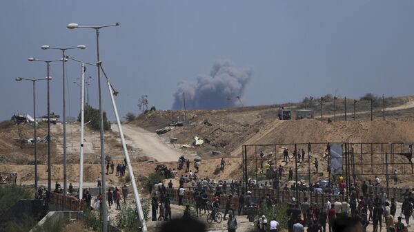 Smoke rises following an Israeli bombardment in southern Gaza, as seen from a humanitarian aid distribution center operated by the US-backed Gaza Humanitarian Foundation, approved by Israel, in Khan Younis, southern Gaza Strip, on Thursday, May 29, 2025. - Sputnik International