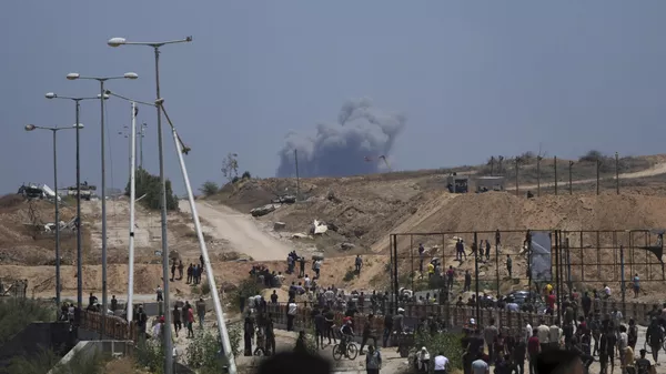 Smoke rises following an Israeli bombardment in southern Gaza, as seen from a humanitarian aid distribution center operated by the US-backed Gaza Humanitarian Foundation, approved by Israel, in Khan Younis, southern Gaza Strip, on Thursday, May 29, 2025. - Sputnik International