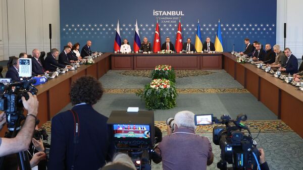 Direct negotiations between the delegations of Russia and Ukraine at the Ciragan Palace in Istanbul. - Sputnik International