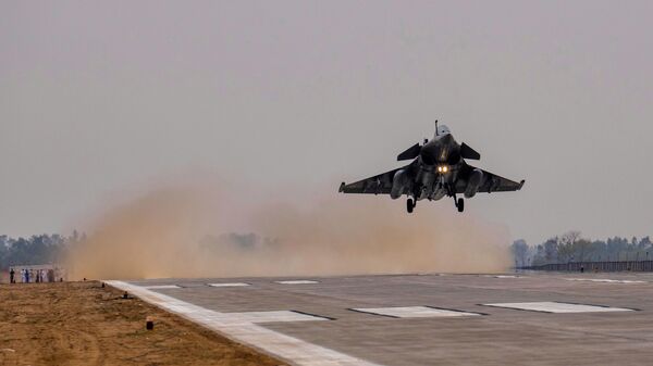 An Indian Air Force fighter jet performs touch and go landings as part of a preparedness exercise to use highways as landing strips for emergencies near Prayagraj, Uttar Pradesh, India, Friday, May 2, 2025.  - Sputnik International