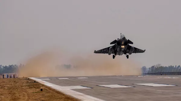 An Indian Air Force fighter jet performs touch and go landings as part of a preparedness exercise to use highways as landing strips for emergencies near Prayagraj, Uttar Pradesh, India, Friday, May 2, 2025.  - Sputnik International