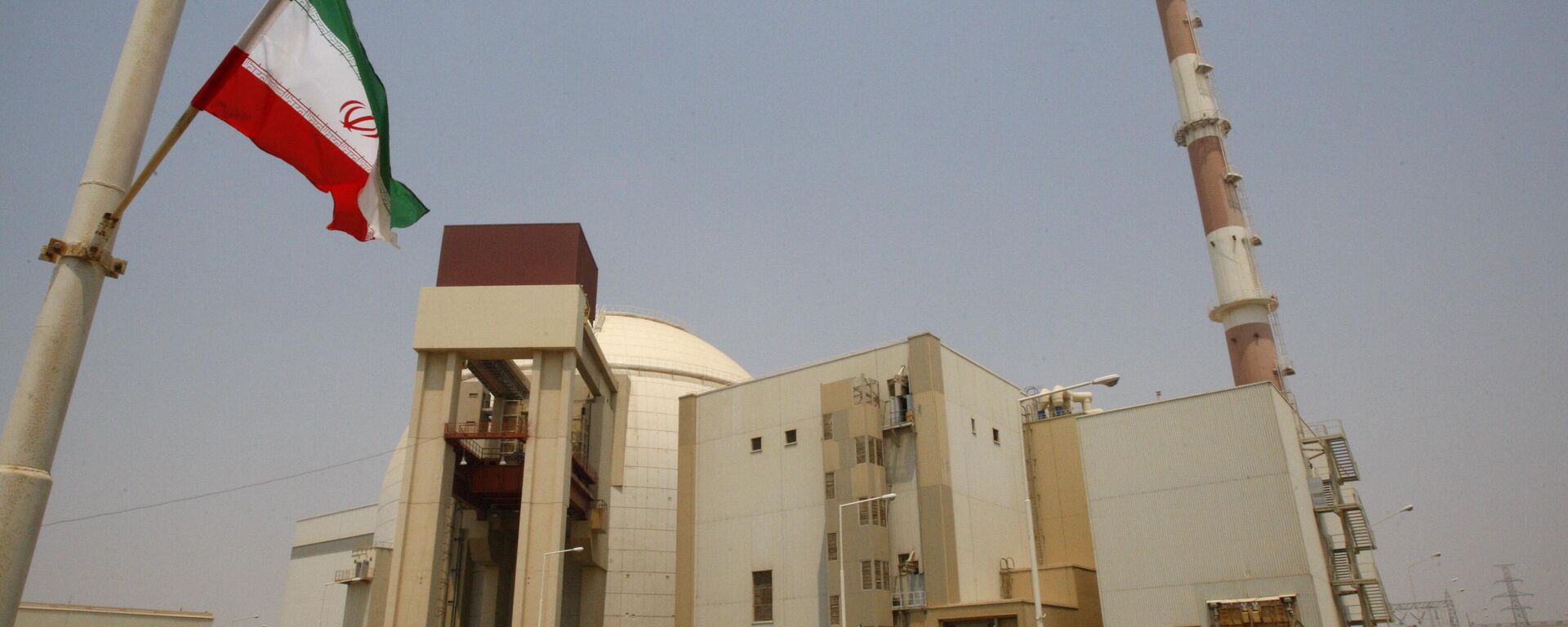 An Iranian flag flutters in front of the reactor building of the Bushehr nuclear power plant, just outside the southern city of Bushehr, Iran, Saturday, Aug. 21, 2010. - Sputnik International, 1920, 24.06.2025