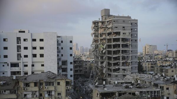 Building hit by a missile fired from Iran, near Tel Aviv, Israel - Sputnik International