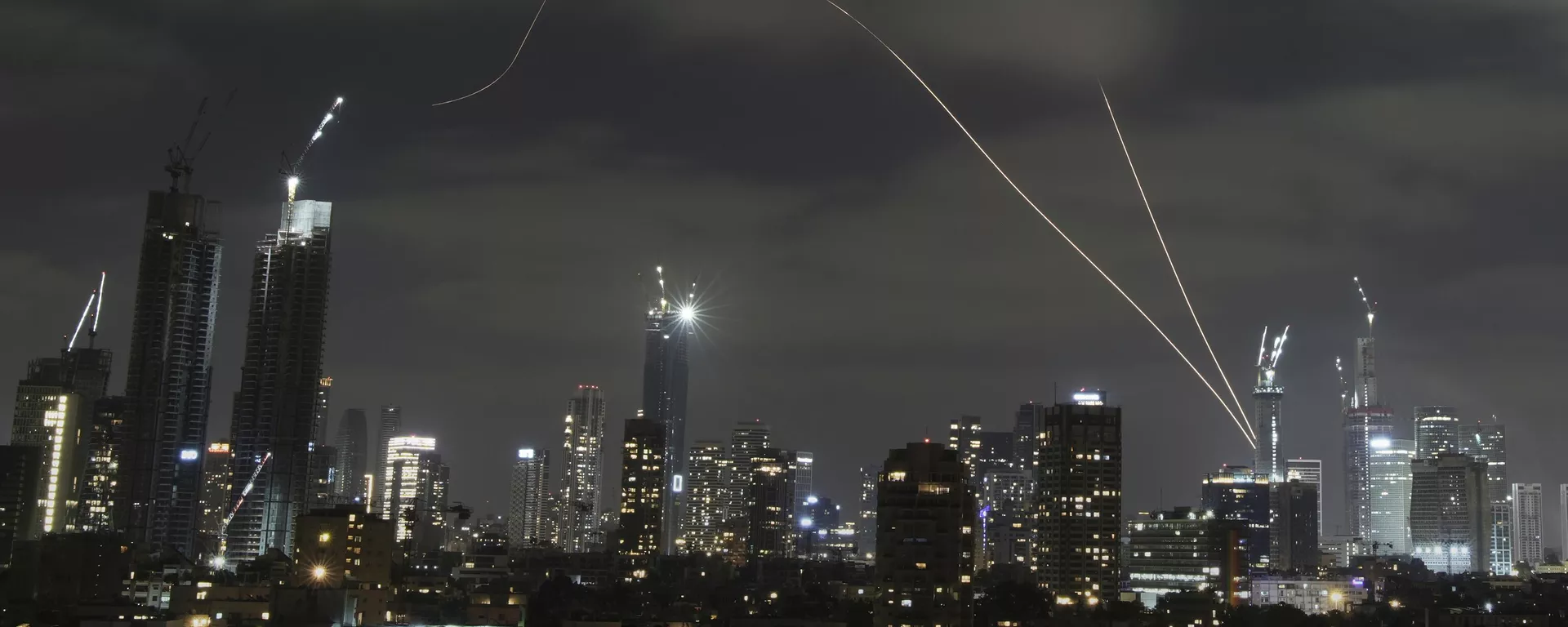 The Israeli Iron Dome air defense system fires to intercept missiles over Tel Aviv, Israel, Sunday, June 15, 2025. - Sputnik International, 1920, 15.06.2025