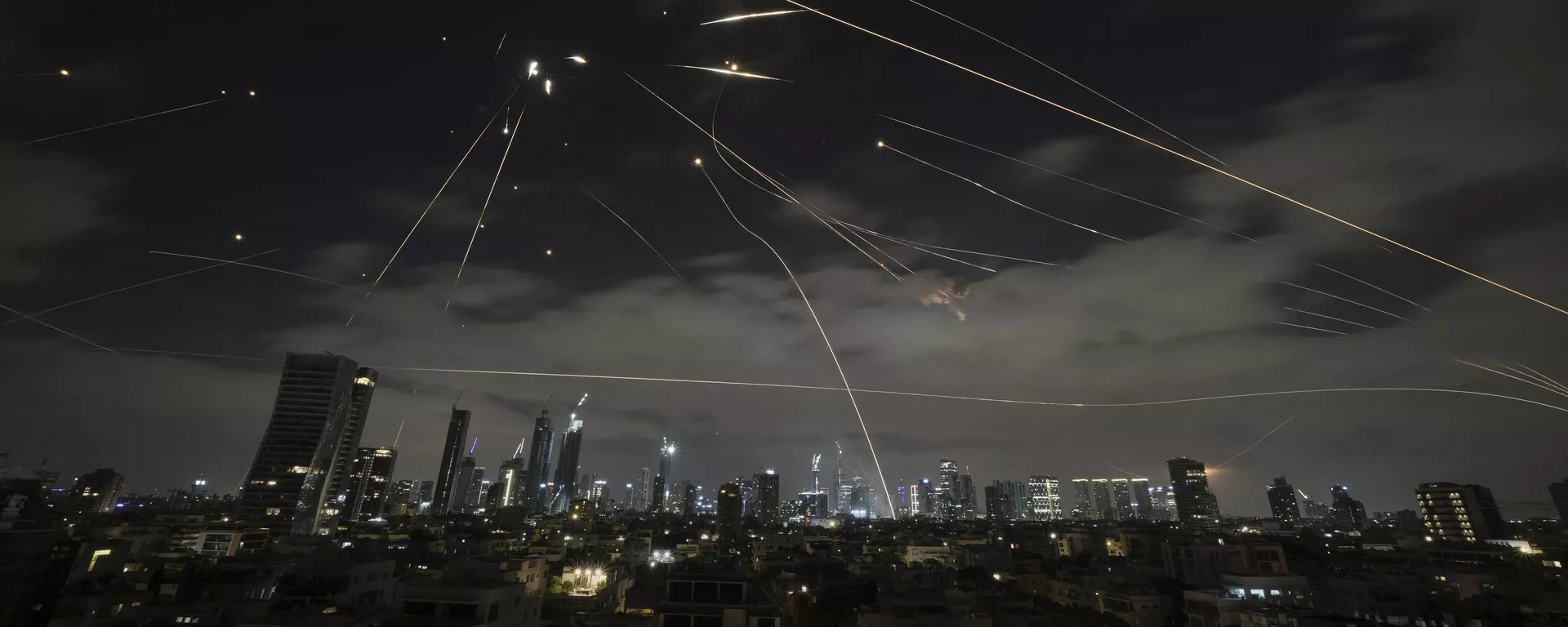 The Israeli Iron Dome air defense system fires to intercept missiles during an Iranian attack over Tel Aviv, Israel, Sunday, June 15, 2025. - Sputnik International, 1920, 16.06.2025