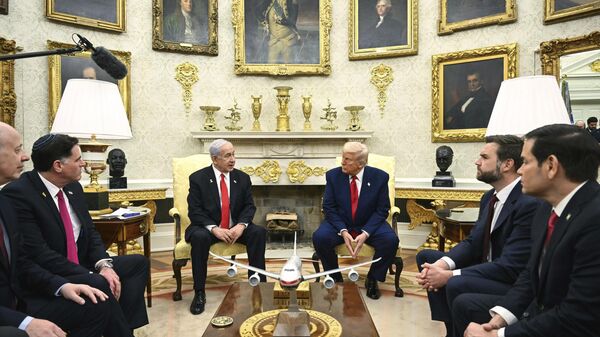 President Donald Trump, center right, meets with Israel's Prime Minister Benjamin Netanyahu, center left, as Secretary of State Marco Rubio, from right, and Vice President JD Vance listen in the Oval Office at the White House in Washington, Monday, April 7, 2025. - Sputnik International