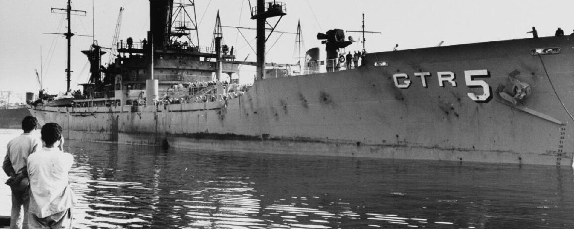 USS Liberty in the wake of the June 1967 attack on the intelligence-gathering ship by Israel. - Sputnik International, 1920, 18.06.2025