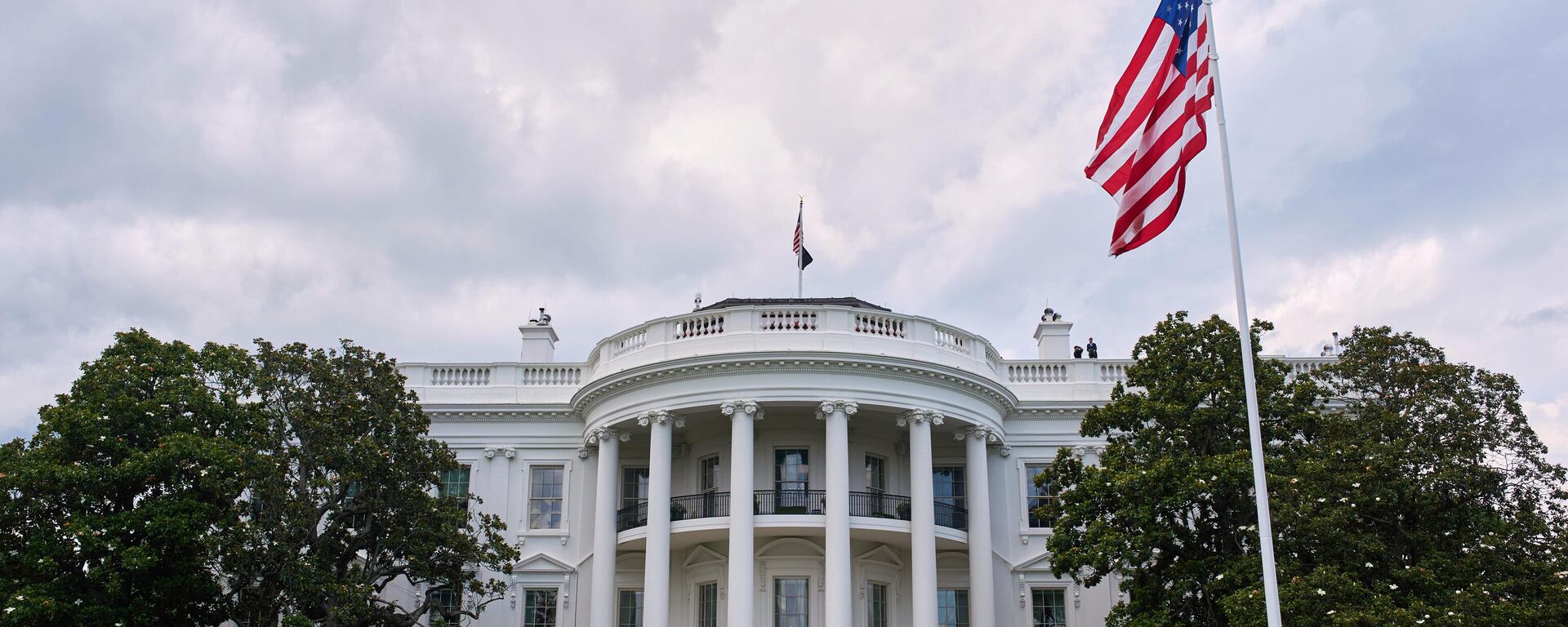 A flag pole stands on the South Lawn of the White House, Wednesday, June 18, 2025, in Washington.  - Sputnik International, 1920, 19.06.2025