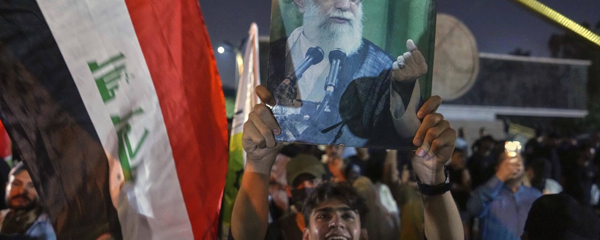 A portrait of Iran's Supreme Leader Ayatollah Ali Khamenei held during a protest against Israeli attacks on multiple cities across Iran, June 14, 2025. - Sputnik International, 1920, 19.06.2025