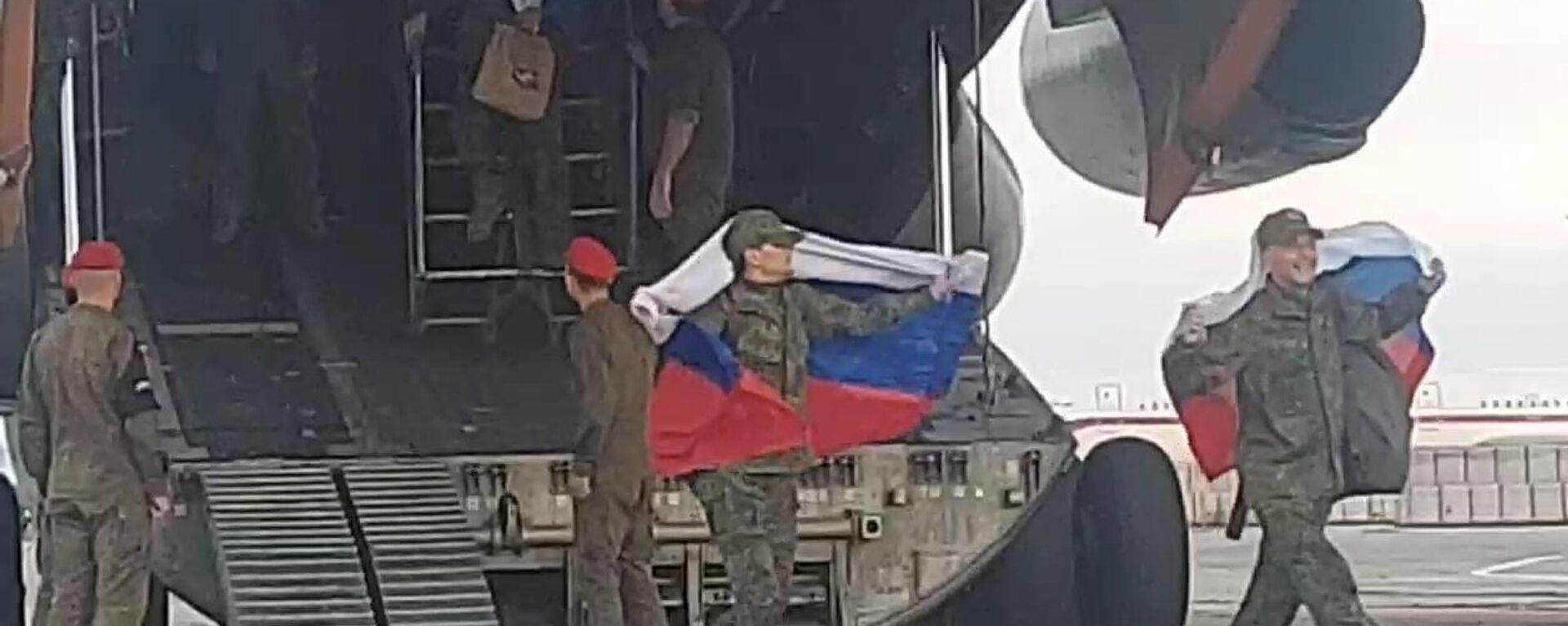 Return of Russian servicemen from Ukrainian captivity - Sputnik International, 1920, 19.06.2025