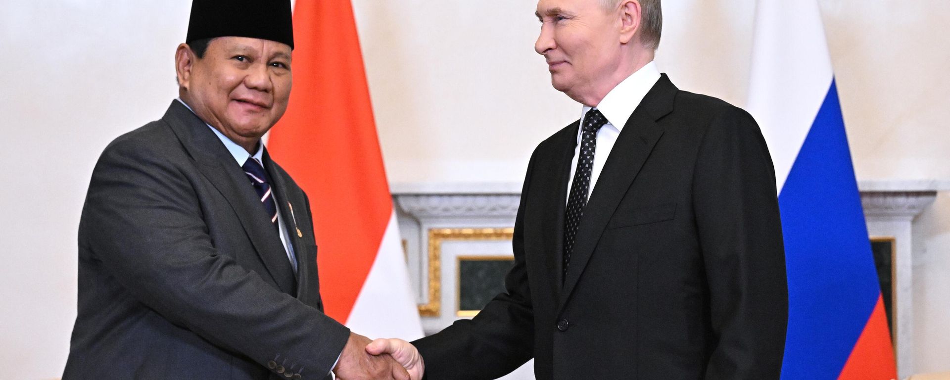 Indonesian President Prabowo Subianto and Russian President Vladimir Putin at the 2025 St. Petersburg International Economic Forum (SPIEF) - Sputnik International, 1920, 25.06.2026