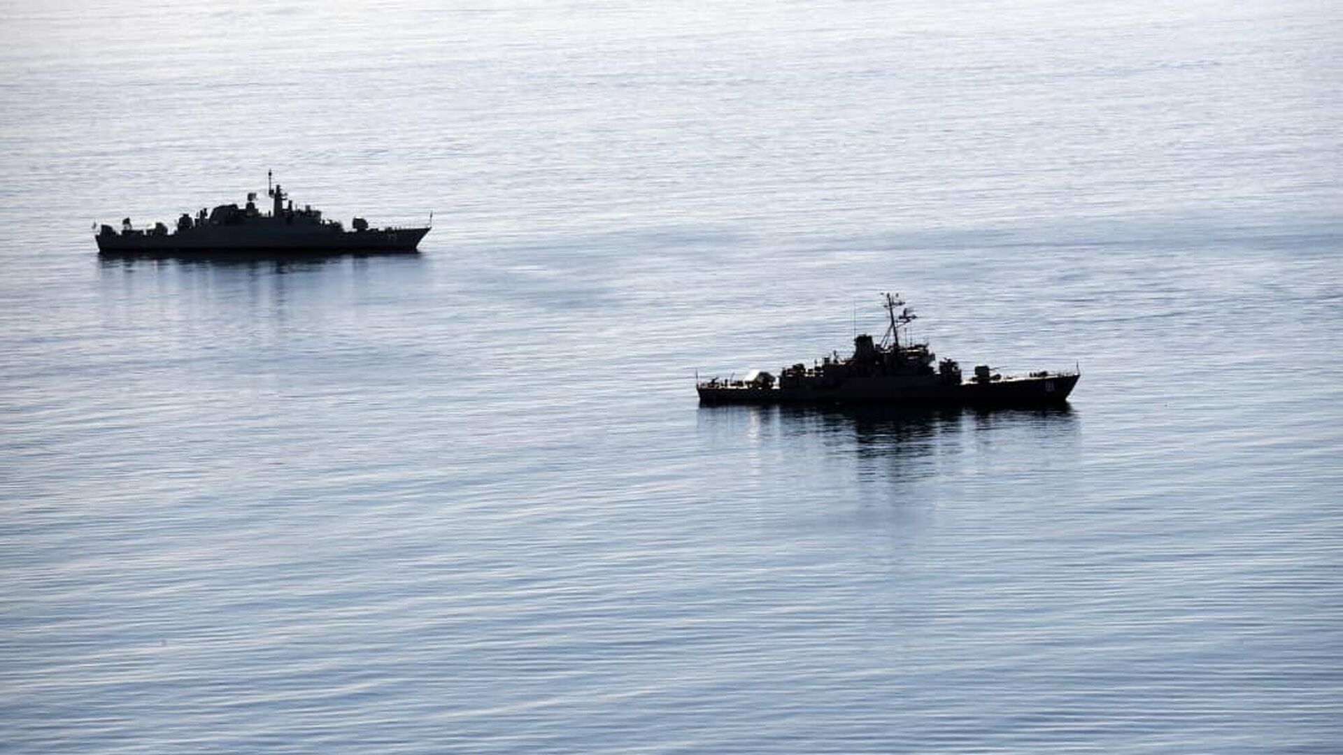 In this photo provided by the Iranian Army, two warships sail while approaching to the Iran's southeastern port city of Chahbahar, in the Gulf of Oman. - Sputnik International, 1920, 19.06.2025