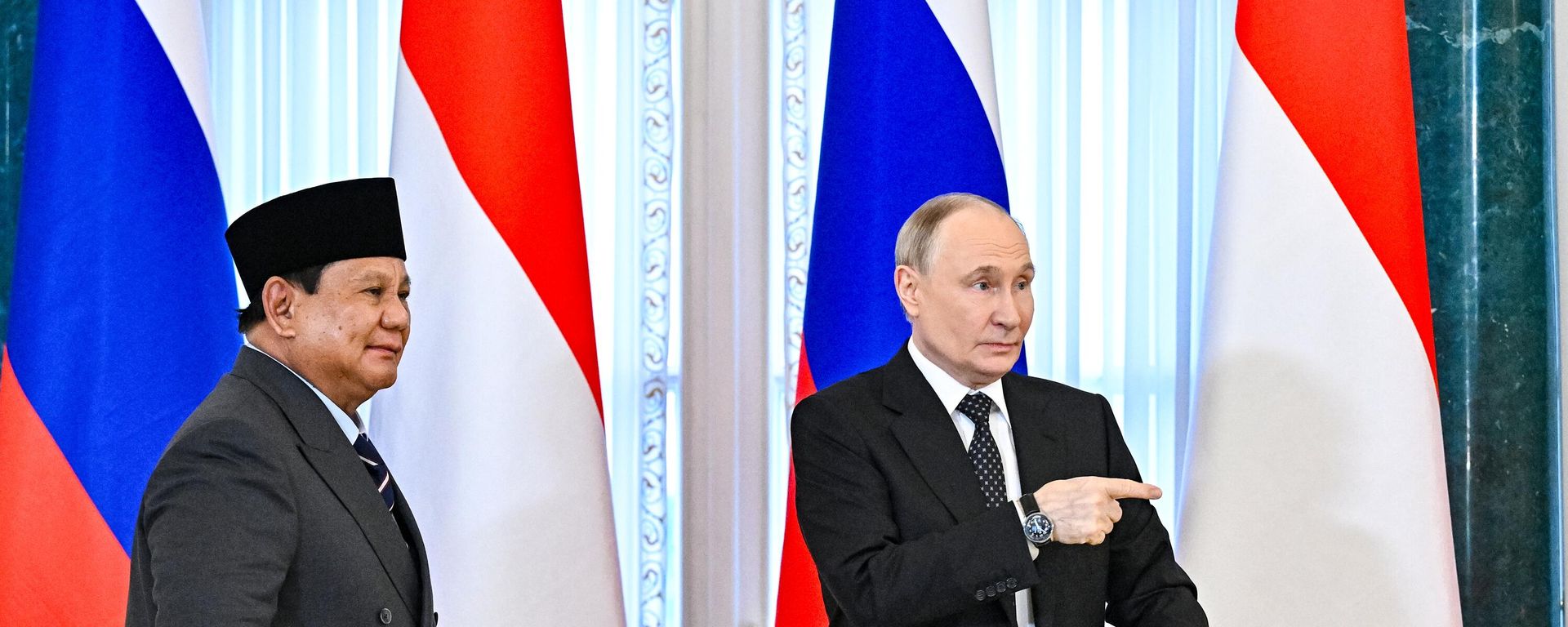 Russian President Vladimir Putin and Indonesian counterpart Prabowo Subianto - Sputnik International, 1920, 03.09.2026