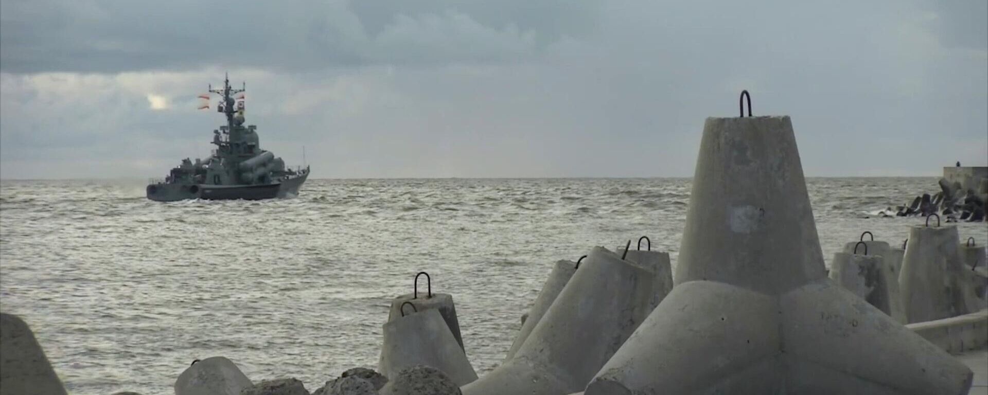 A Russian warship takes part in planned exercises of the Russian Baltic Fleet involving 3,000 military personnel, 20 warships, around 25 aircraft and helicopters, and up to 70 units of military and specialised equipment to defend their bases in the Baltic Sea, Russia.  - Sputnik International, 1920, 20.06.2025