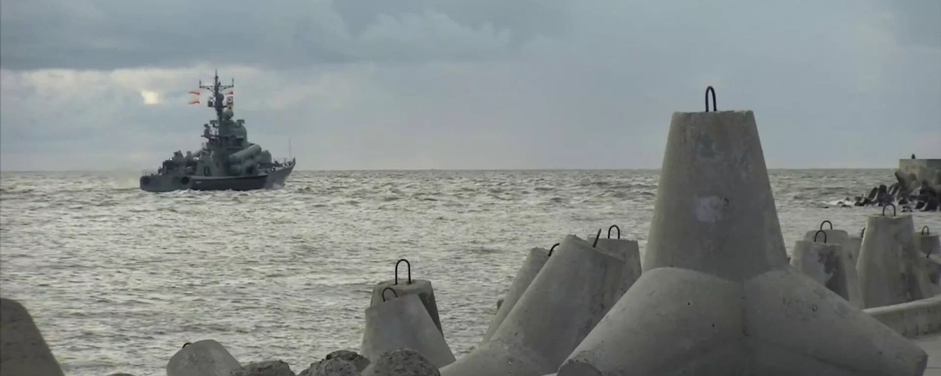 A Russian warship takes part in planned exercises of the Russian Baltic Fleet involving 3,000 military personnel, 20 warships, around 25 aircraft and helicopters, and up to 70 units of military and specialised equipment to defend their bases in the Baltic Sea, Russia. A Russian warship takes part in planned exercises of the Russian Baltic Fleet involving 3,000 military personnel, 20 warships, around 25 aircraft and helicopters, and up to 70 units of military and specialised equipment to defend their bases in the Baltic Sea, Russia. - Sputnik International, 1920, 20.06.2025