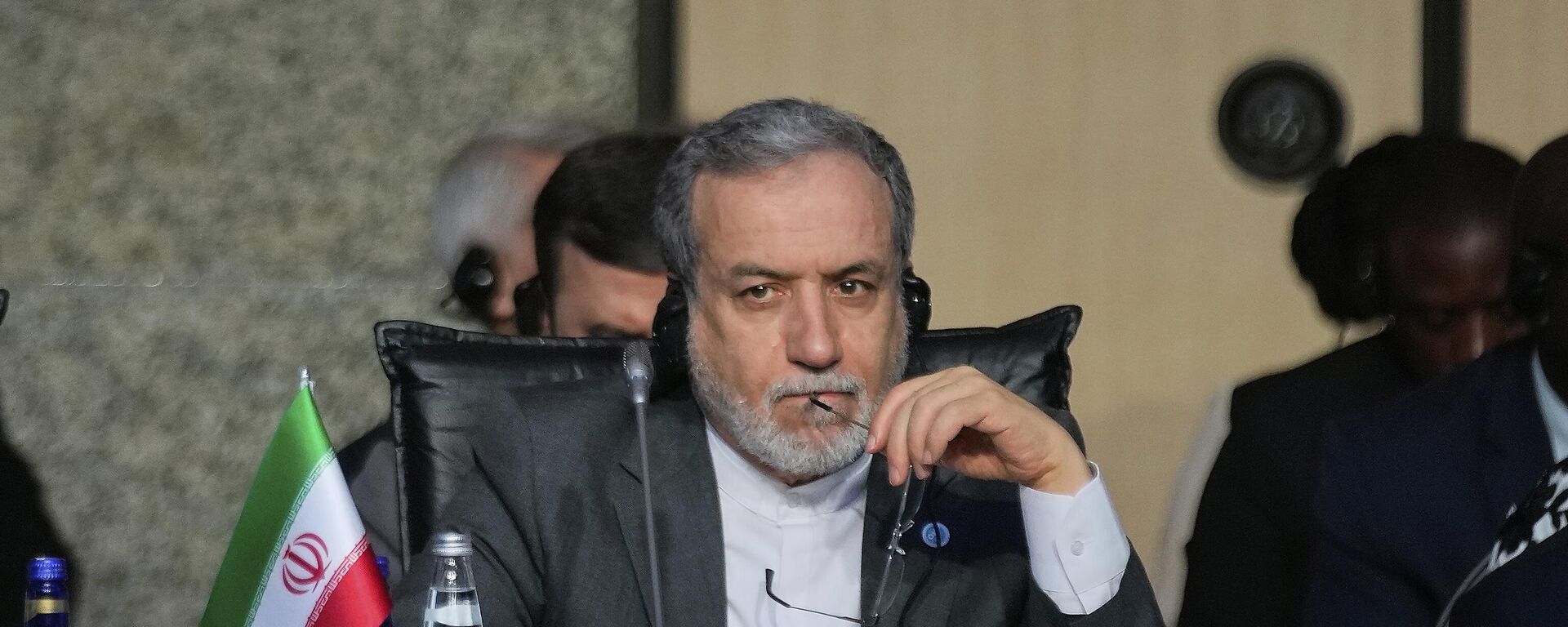 Iranian Foreign Minister Abbas Araghchi listens to speeches as he attends the Council of Foreign Ministers of the Organization of Islamic Cooperation meeting, in Istanbul, Turkey, Saturday, June 21, 2025.  - Sputnik International, 1920, 23.08.2025