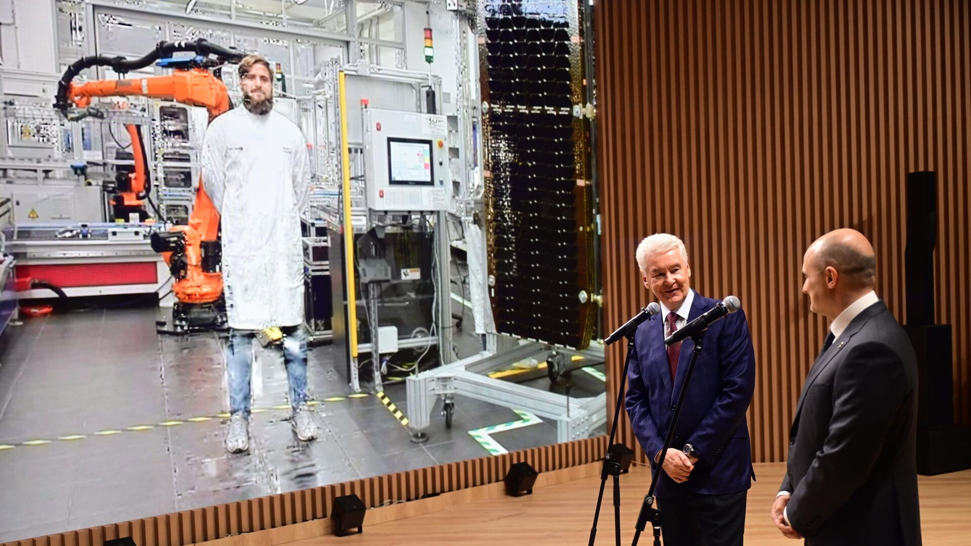 Sobyanin Launches Production of Solar Panels for Spacecraft Sobyanin Launches Production of Solar Panels for Spacecraft - Sputnik International, 1920, 23.06.2025