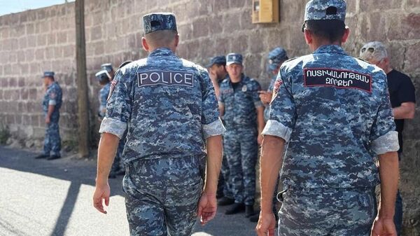 Police near the Armenia's Investigative Committee building in Yerevan. June 25, 2025 - Sputnik International