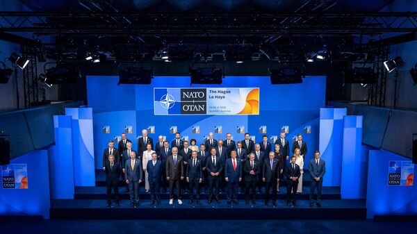 Heads of NATO states pose for a family photo at the NATO Heads of State and Government Summit in the Hague, - Sputnik International