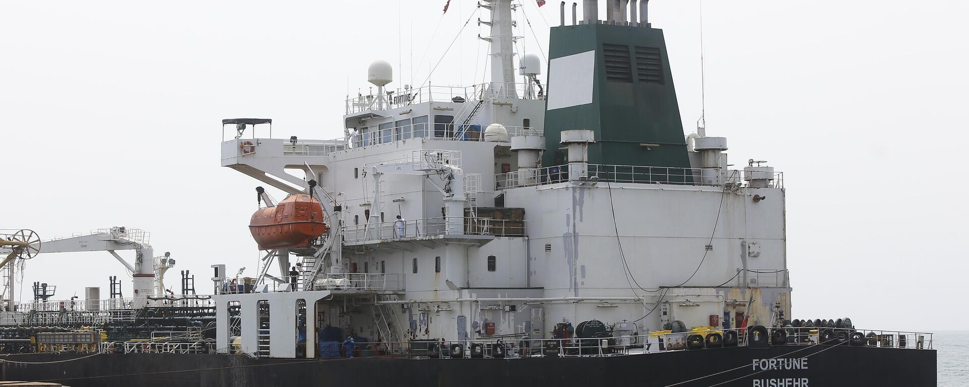 Iranian oil tanker Fortune is anchored at the dock of the El Palito refinery near Puerto Cabello, Venezuela, Monday, May 25, 2020.  - Sputnik International, 1920, 28.06.2025