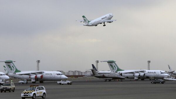 A Mahan Air passenger plane takes off from Mehrabad Airport in Tehran, Iran - Sputnik International