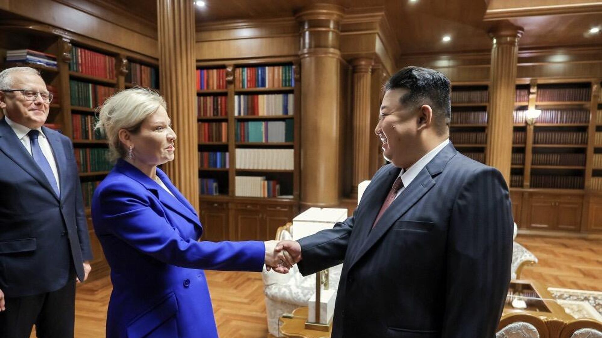North Korean leader Kim Jong-un meets with Russian Culture Minister Olga Lyubimova - Sputnik International, 1920, 30.06.2025