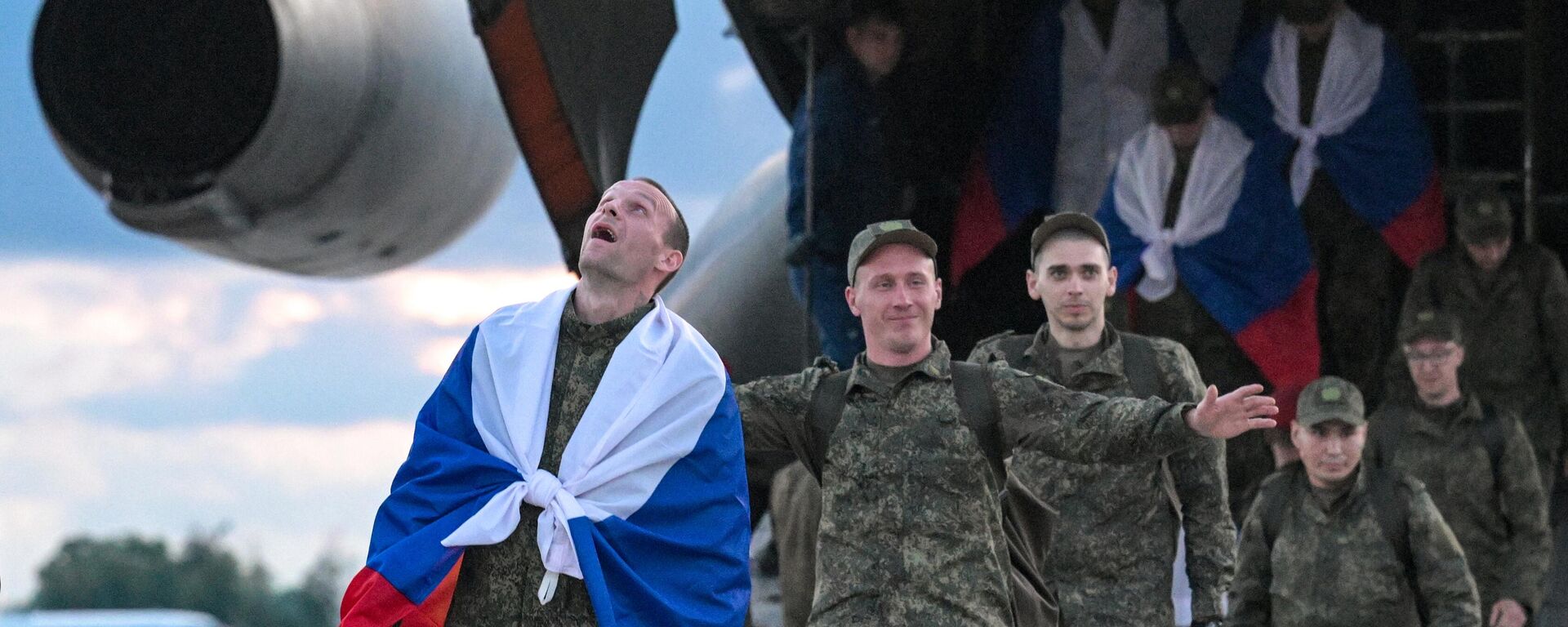 Russian servicepeople who were returned from Kiev-controlled territory - Sputnik International, 1920, 04.07.2025