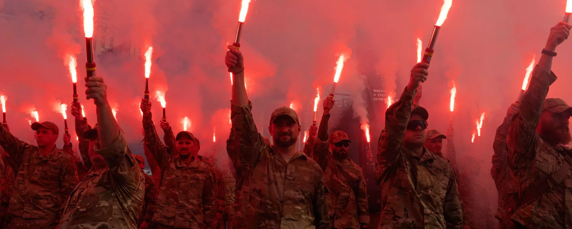 FILE - Soldiers of Ukraine's Azov battalion light flares at a rally demanding the release of prisoners of war at Independence Square in Kiev, Ukraine, Sunday, July 28, 2024. FILE - Soldiers of Ukraine's Azov battalion light flares at a rally demanding the release of prisoners of war at Independence Square in Kiev, Ukraine, Sunday, July 28, 2024. - Sputnik International, 1920, 06.07.2025
