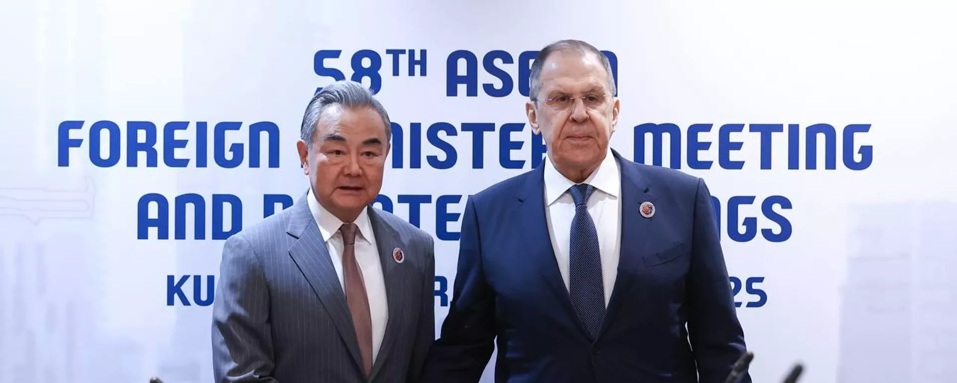 Russia's Foreign Minister Sergey Lavrov and Foreign Minister of the People’s Republic of China Wang Yi hold talks on the sidelines of ASEAN events Russia's Foreign Minister Sergey Lavrov and Foreign Minister of the People’s Republic of China Wang Yi hold talks on the sidelines of ASEAN events - Sputnik International, 1920, 10.07.2025