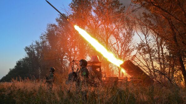 MLRS Grad in combat action - Sputnik International