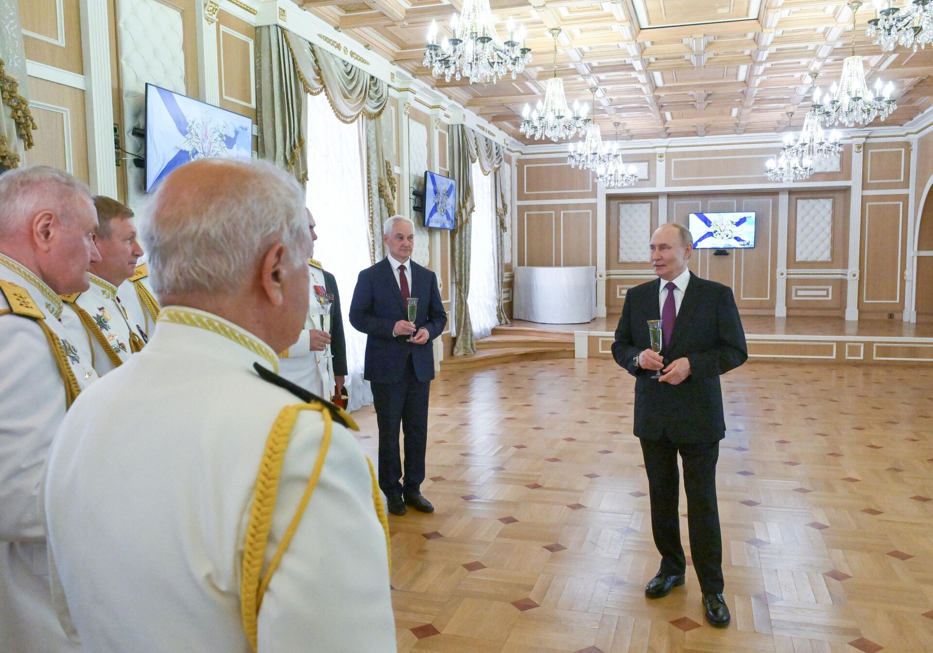 Russian President and Supreme Commander-in-Chief of the Russian Armed Forces Vladimir Putin congratulates naval officers at the Main Admiralty in St. Petersburg on Navy Day. In the background: Russian Defense Minister Andrei Belousov. Russian President and Supreme Commander-in-Chief of the Russian Armed Forces Vladimir Putin congratulates naval officers at the Main Admiralty in St. Petersburg on Navy Day. In the background: Russian Defense Minister Andrei Belousov. - Sputnik International, 1920, 27.07.2025