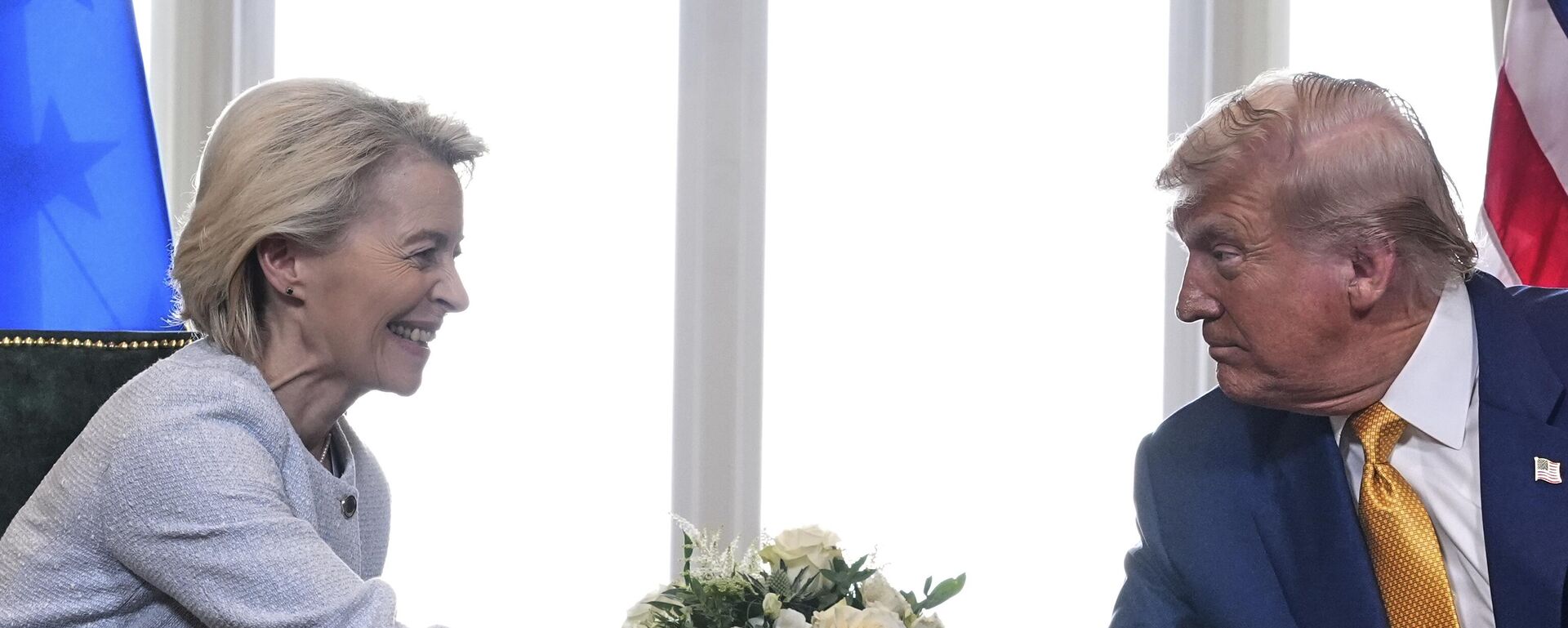 President Donald Trump and Ursula von der Leyen strike a trade deal in Turnberry, Scotland - Sputnik International, 1920, 28.07.2025