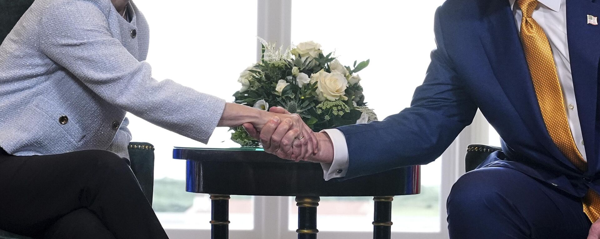 President Donald Trump and Ursula von der Leyen strike a trade deal in Turnberry, Scotland - Sputnik International, 1920, 28.07.2025