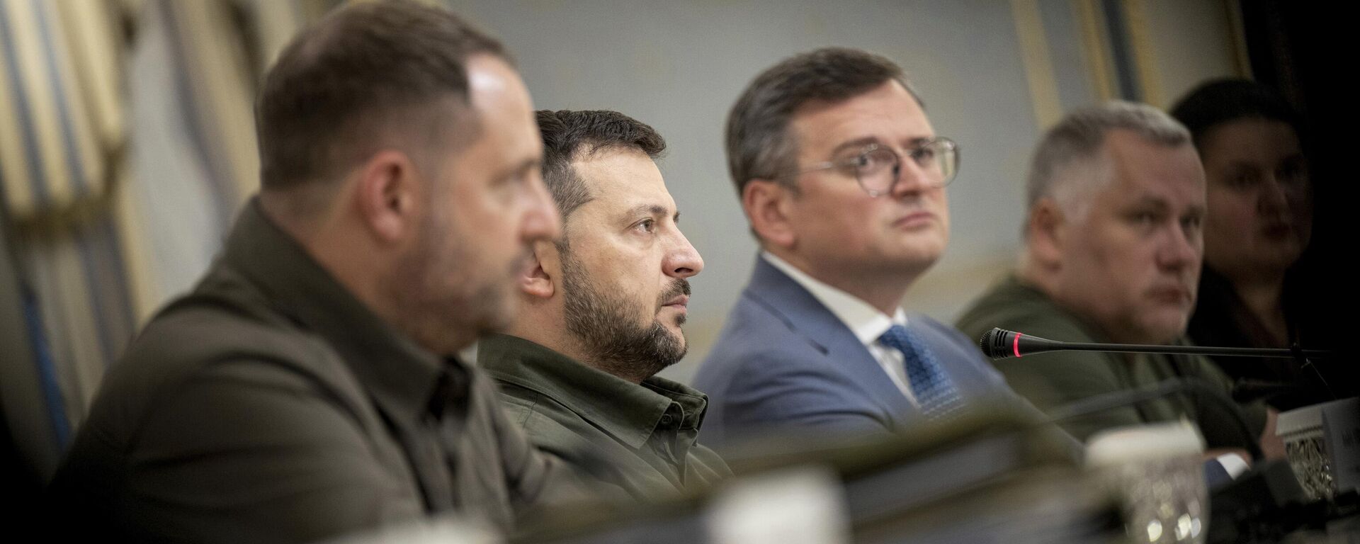 Ukraine's Head of the Office of the President Andriy Yermak, left, and Ukraine's now former Foreign Minister Dmytro Kuleba, second from right, listen as Ukraine's President Volodymyr Zelenskyy meets with U.S. Secretary of State Antony Blinken in Kyiv, Ukraine, Wednesday, Sept. 6, 2023. - Sputnik International, 1920, 29.07.2025