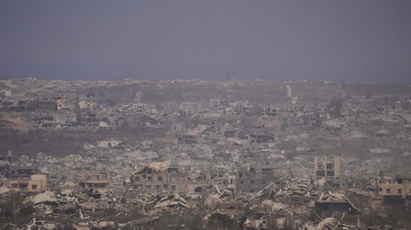 Damaged buildings in the Gaza Strip, seen from southern Israel, Tuesday July 29, 2025 - Sputnik International