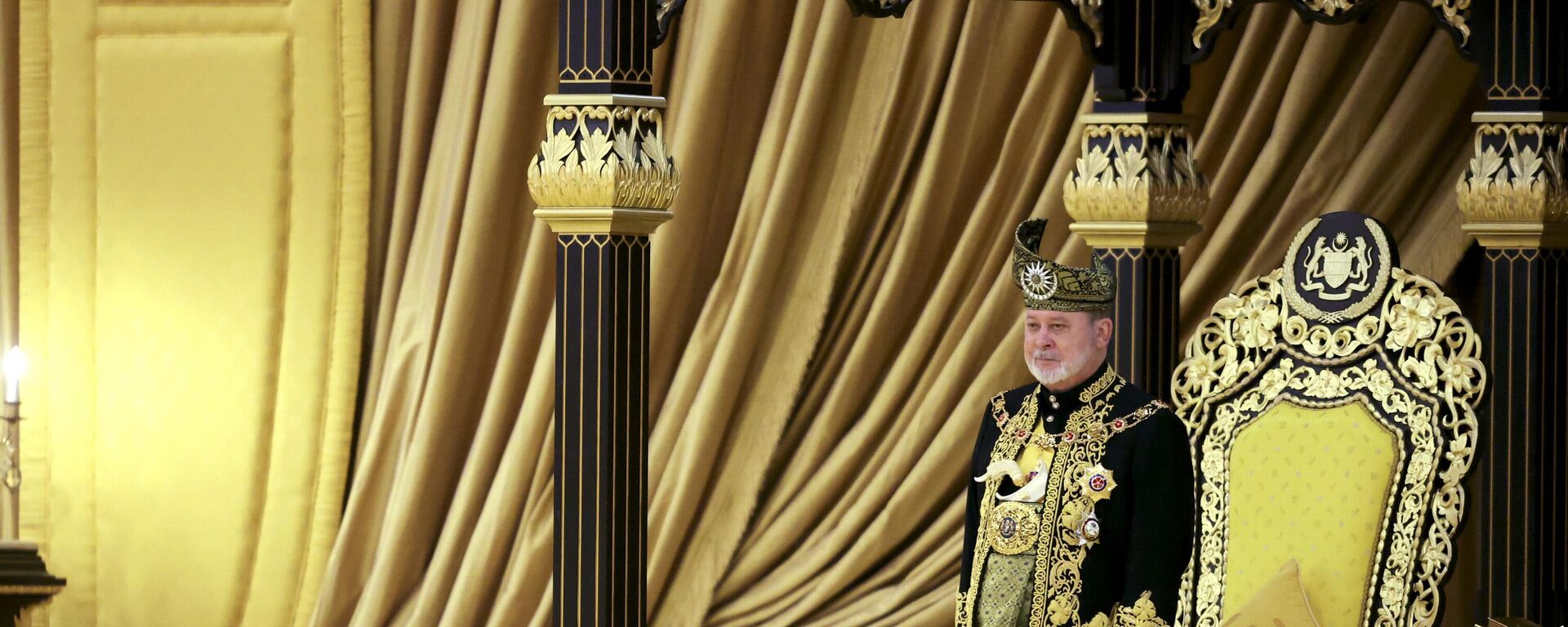 The 17th King of Malaysia, Sultan Ibrahim Iskandar stands in front of the throne during his coronation at the National Palace in Kuala Lumpur, Malaysia, Saturday, July 20, 2024 - Sputnik International, 1920, 02.08.2025
