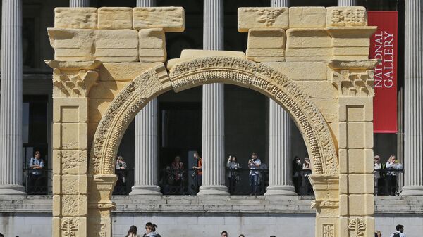 An imposing scale replica of Palmyra's Triumphal Arch in Trafalgar Square after the-then Mayor of London, Boris Johnson, and the Executive Director of the Institute for Digital Archaeology (IDA) Roger Michel, unveiled it in London, Tuesday, April 19, 2016.  - Sputnik International