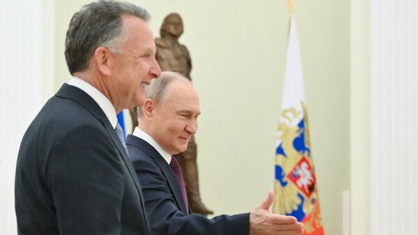 Russian President Vladimir Putin greets US President's Special Envoy for the Middle East Steve Witkoff before a meeting at the Kremlin in Moscow - Sputnik International
