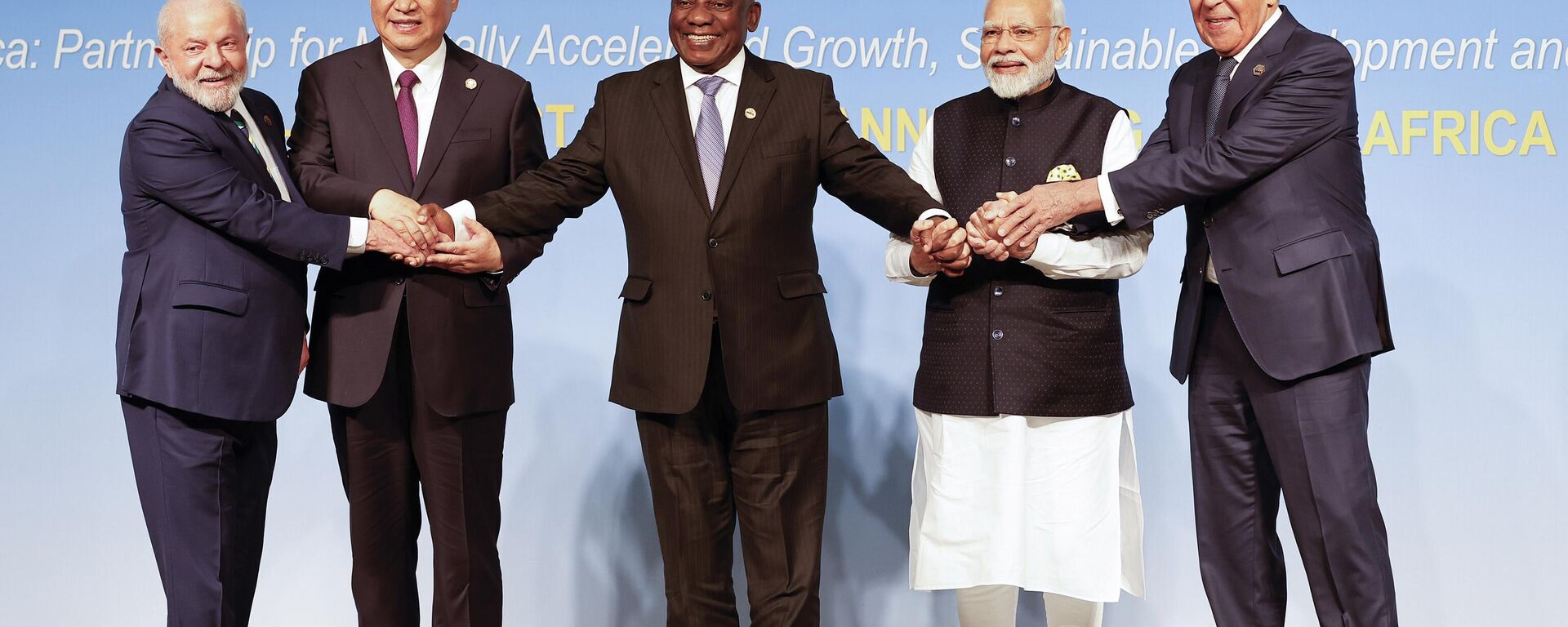 From left, Brazil President Luiz Inacio Lula da Silva, China President Xi Jinping, South African President Cyril Ramaphosa, Prime Minister of India Narendra Modi and Russia's Foreign Minister Sergei Lavrov pose for a BRICS family photo during the 2023 BRICS Summit at the Sandton Convention Centre in Johannesburg, South Africa, Wednesday, Aug. 23, 2023.  - Sputnik International, 1920, 07.08.2025