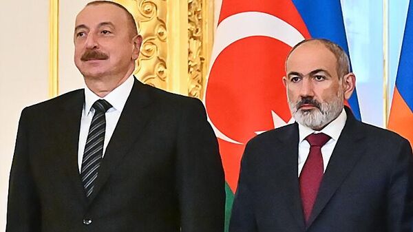 Ilham Aliyev and Nikol Pashinyan - Sputnik International