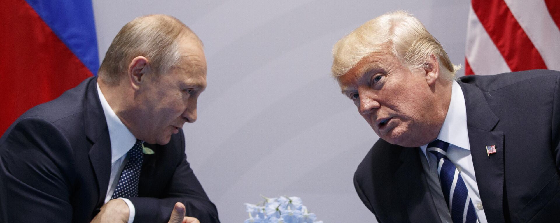 President Donald Trump, right, meets with Russian President Vladimir Putin at the G-20 Summit in Hamburg, July 7, 2017.  - Sputnik International, 1920, 09.08.2025